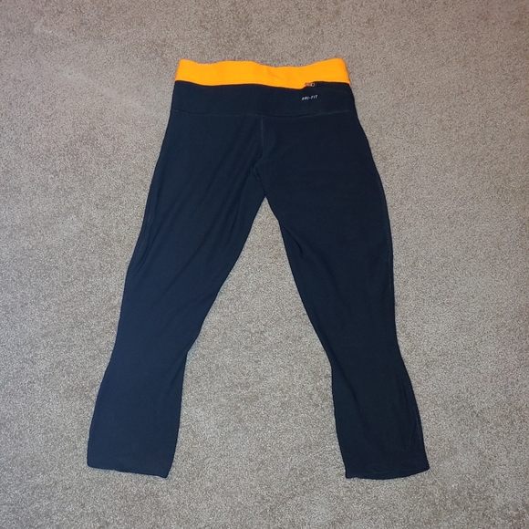Nike crop leggings - Picture 2 of 3